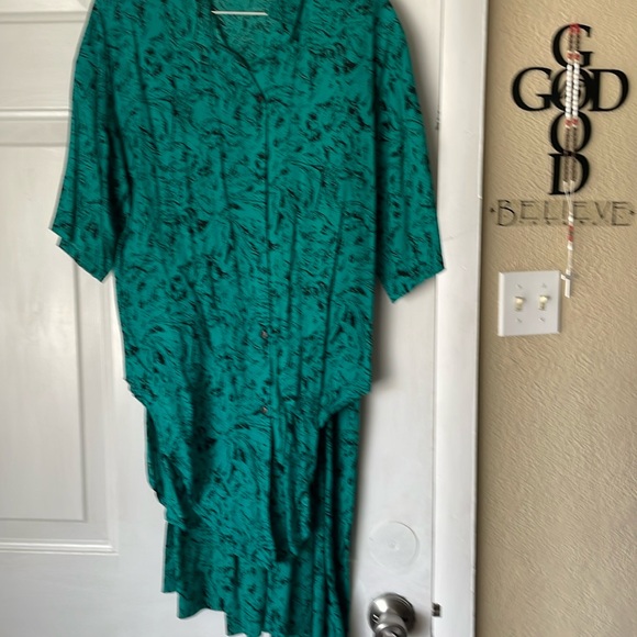 Black and Turquoise skirt and blouse size Large clearing closet out - Picture 1 of 6